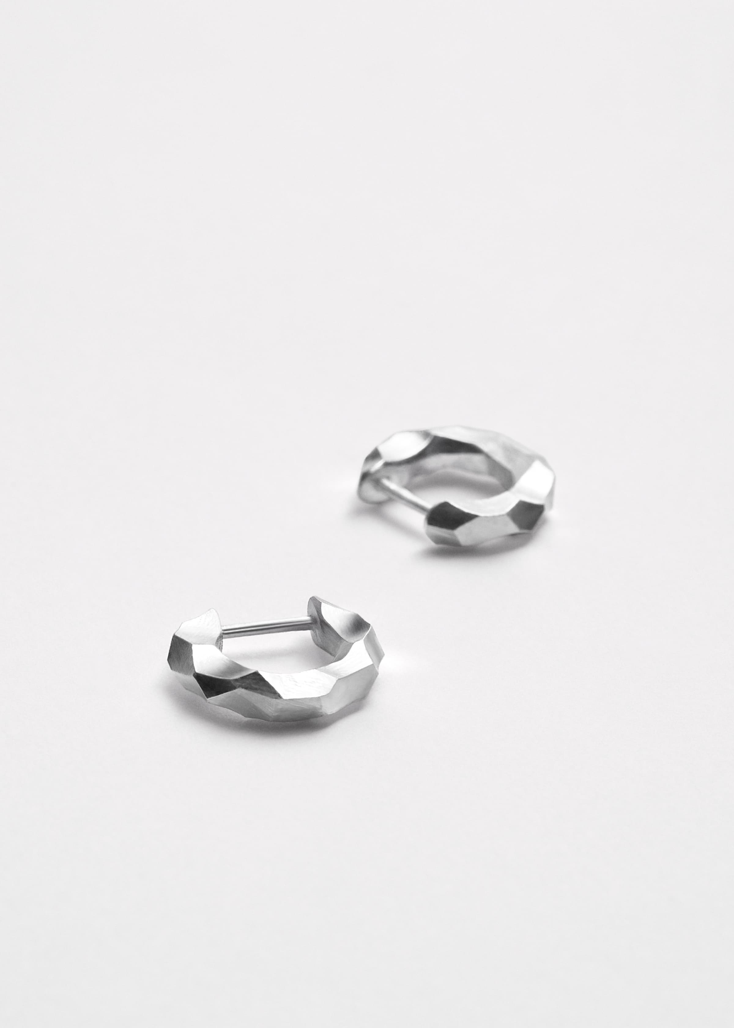 Round earrings extra small