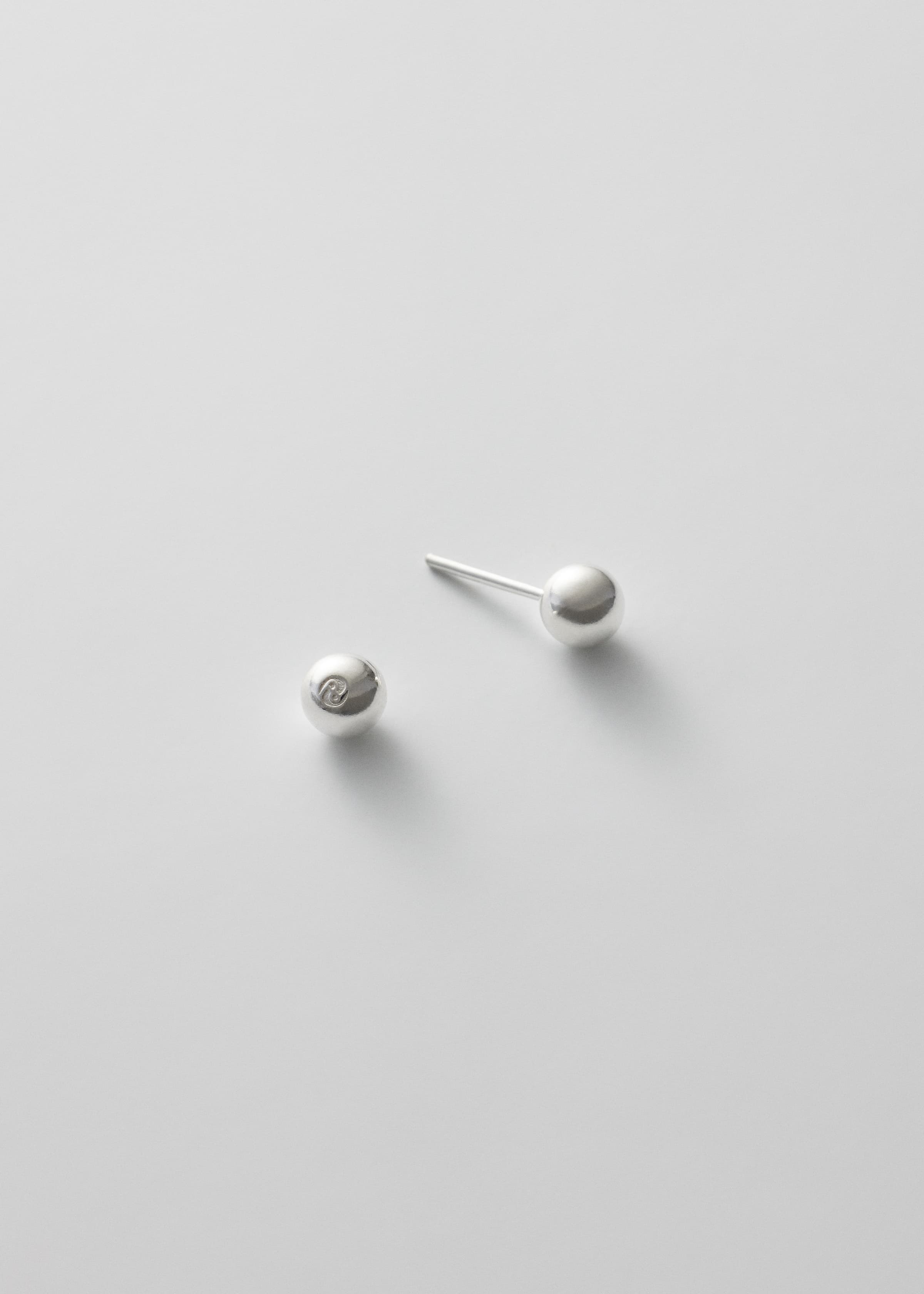 Pearl earring stud