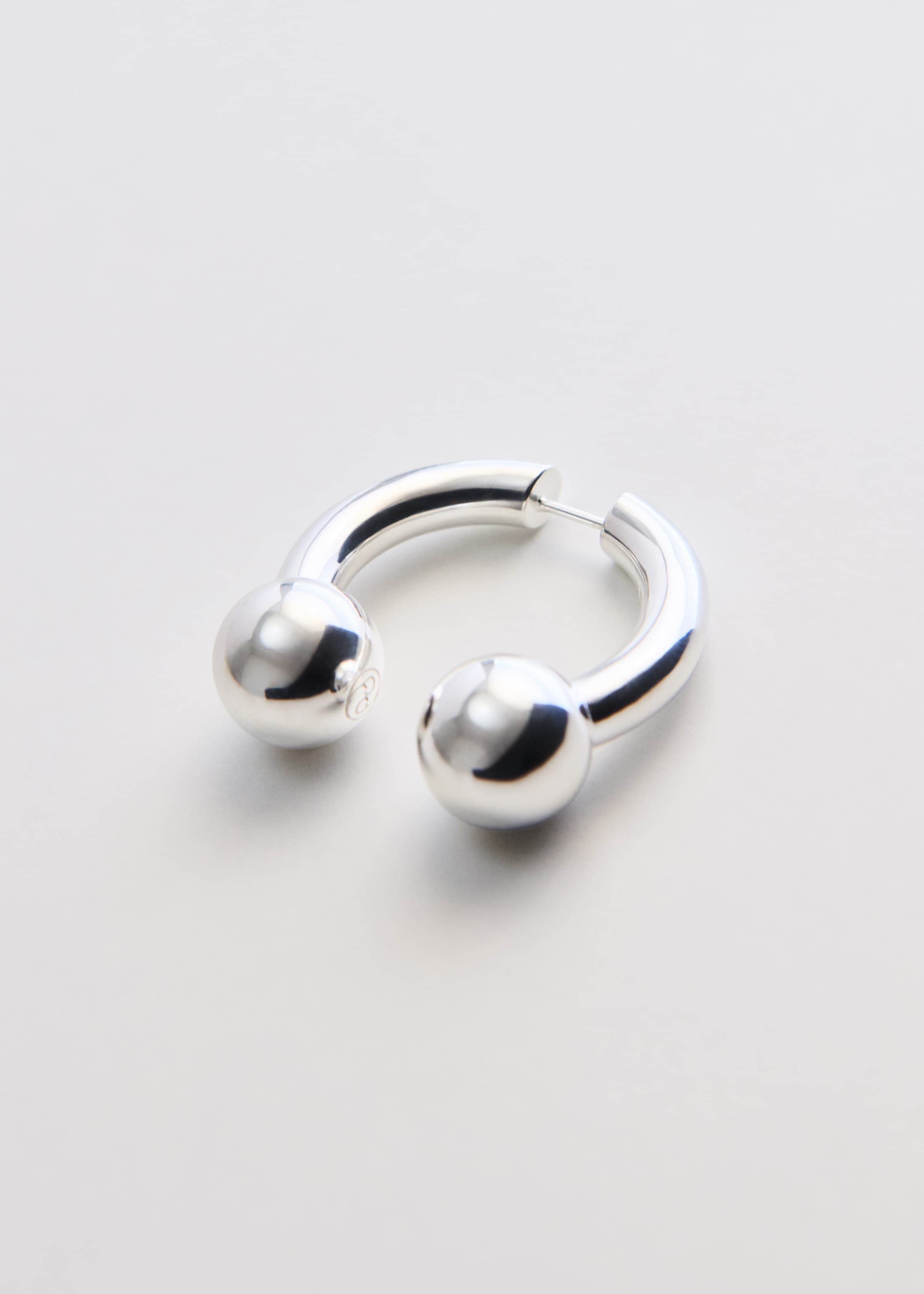 Pearl earrings split