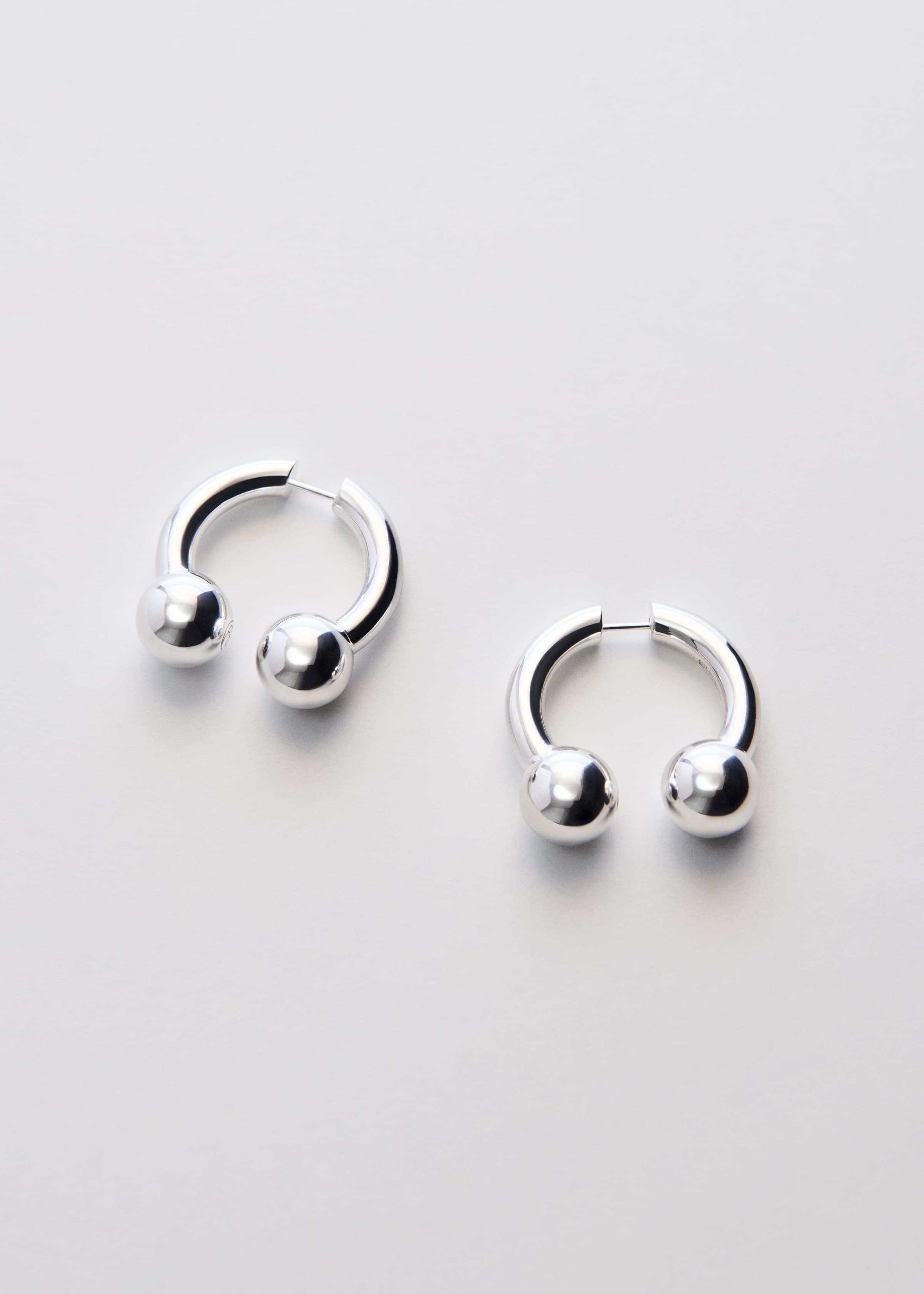 Pearl earrings split