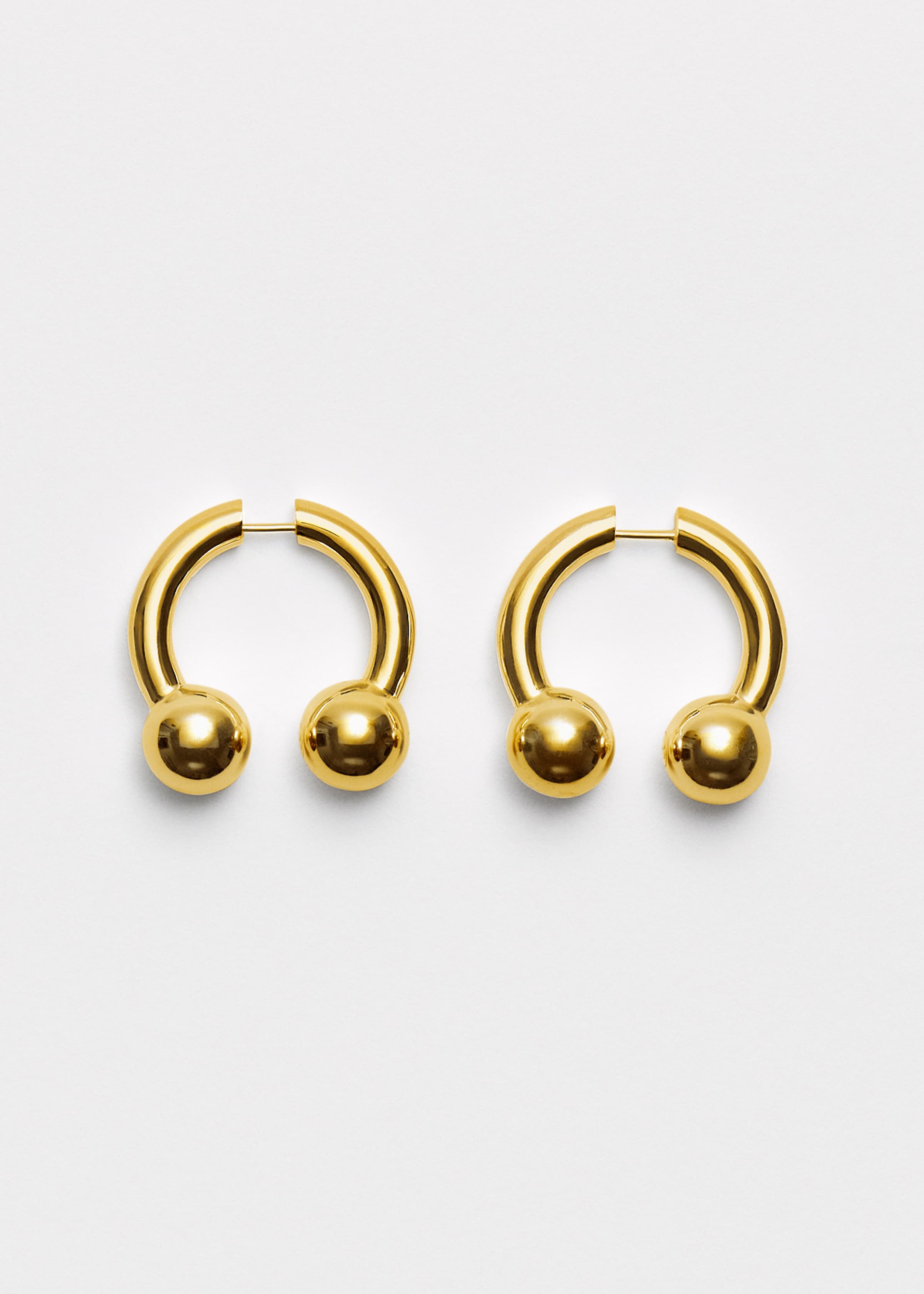 Pearl earrings split